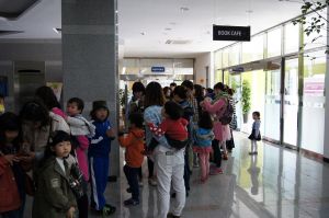 서재같은 안락함에 더 머물고...