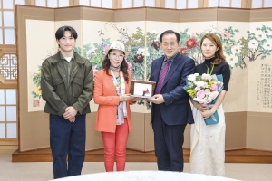 한국화 거장 '김영화 화백' 문경시 홍보대사 위촉