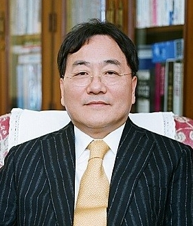 황인찬 대아고속해운 회장 성금 1억원 기탁