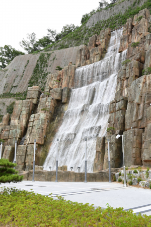 폭포 전망대·예술정원·모험시설 조성... 황산공원, 김천시 대표 랜드마크로