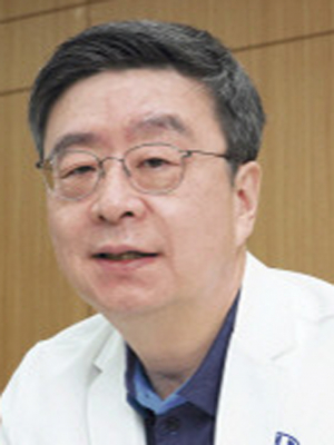 더 까다로운 인공관절 재치환술, 수술 전 따져 봐야할 점은?