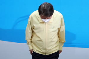 대구시 '가짜 화이자 도입 논란'에… 결국 머리숙인 권영진 시장