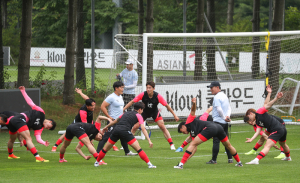 '도쿄행 한달 앞' 김학범호, 치열한 생존 경쟁 