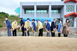 군위군, 농산물공동가공센터 '첫 삽'… 새 창업의 길 '활짝'
