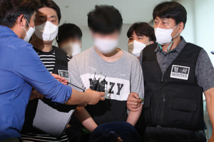 친할머니 살해한 10대 형제 '묵묵부답'