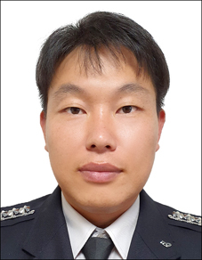 함성 대신 한숨으로