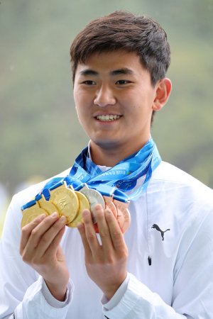 '김제덕 금빛 미소'… 전국 체전 4관왕