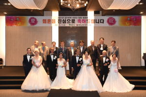 영주시, 웨딩드레스·턱시도 입은 '장수 부부 어르신들'