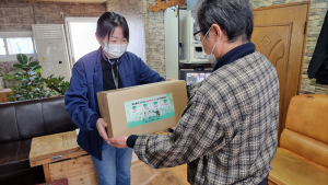 군위군, 위생업소 방역물품 전달