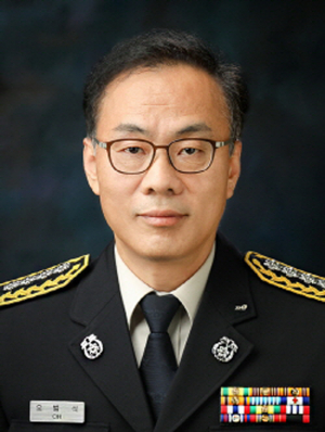두 손으로 피어나는 생명의 기적