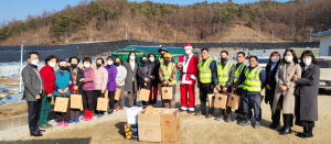 봉화군 평생학습동아리 젠탱글, 환경미화원 선물 전달