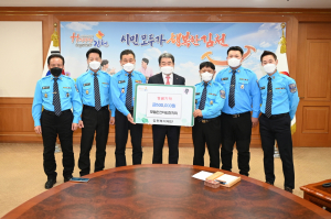 모범운전자연합회 김천지회, 성금 전달