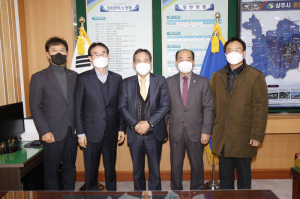 상주시의회, 결산검사위원 4명 위촉장 수여