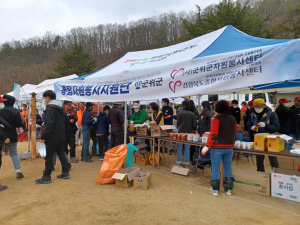 군위군 산불 현장서 맹활약한 자원봉사자들