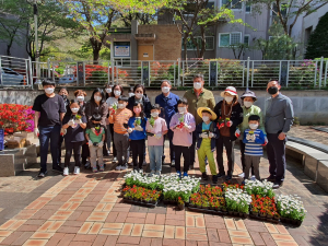 김천시 대신동 코아루아파트 새마을부녀회, 봄꽃심기