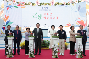 대구 서문시장 100주년 기념행사 찾은 정동식 전국상인연합회 회장 