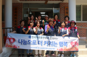 한국자유총연맹 군위군지회 군위읍여성회, 어르신 자장면 점심 대접