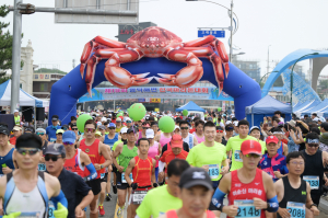 명품 해안에 '인파 북적'… 제19회 영덕해변 전국 마라톤대회 '성료'