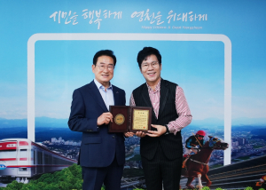 트로트 가수 강민, 영천의 든든한 지원군 '거듭'