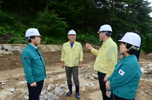 남성현 산림청장, 봉화군 산사태 현장점검