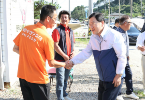 주낙영 경주시장, 지역 해수욕장 인명구조 관계자 격려 나서