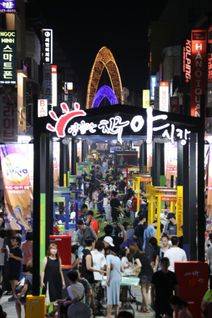 한여름밤 먹거리 천국 '포항 중앙상가 야시장'