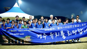 주낙영 경주시장, 경주 찾은 '축구 특사'에 잔디밭 외교
