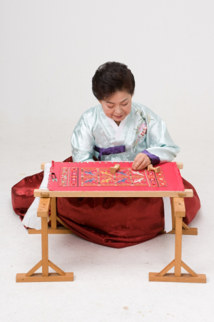  '김시인 자수의 세계' 작품전··· '한땀 한땀' 실과 바늘로 예술을 꽃 피우다