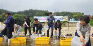 경상북도, 내수면 생태계 회복 나서… 어린고기 100만마리 방류