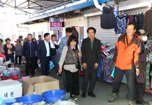 의성군, 추석맞이 '전통시장 장보기'로 풍성한 추석 응원!