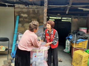 봉화군 법전면 지역사회보장협의체, 이불 세트 전달