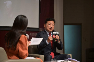 외식산업이 살아야 서민 경제도 큰다··· 이승환 수원대 교수, 북콘서트 '성황'