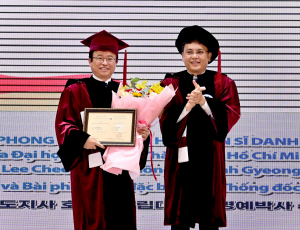 이철우 경상북도지사, 호찌민 대학교 명예박사학위 획득…'아시아 최초'