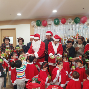 아이들에게 사랑 선물한 '문경시 마성면 산타원정대'