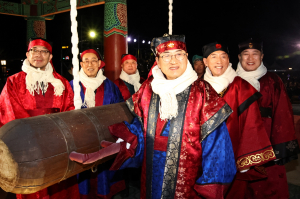 '갑진 한 해' 여는 희망 소리 경주·익산에 울려
