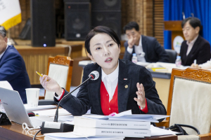 경주시 보문단지 내 선정성 논란 조형물 철거