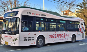 경주 벚꽃 버스 '2025 APEC 경주 유치 염원' 싣고 힘차게 달린다