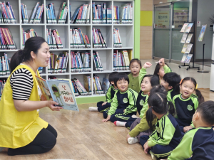 사서가 들려주는 동화에 웃음꽃 '활짝'