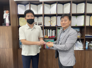 조우동 정신건강의학과 원장, 좋은 이웃 후원회 위촉패 수여