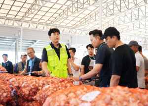 마늘경매식집하장서 영천 햇마늘 첫 선