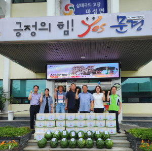 문경시 마성면 체육회·지역사회보장협의체, 중복맞이 수박·두부과자 나눔
