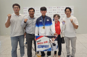예천군의 아들 김제덕, 메달 목에 걸고 '금의환향'