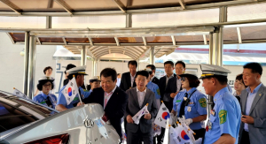 새마을교통봉사대 김천지대, 車 태극기 달아주기