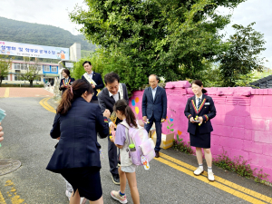 구미교육청, 등굣길 교통안전 캠페인 '눈길'