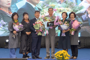 온 울릉군민 하나된 '독도의 날 기념식' 화려한 첫 피날레... 군민의 날과 연계한 행사 '성공적'