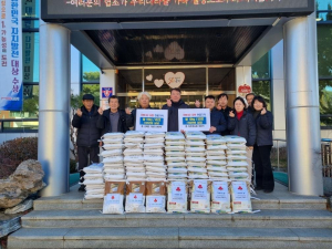 문경시 여봉석·변우덕씨, 이웃에 백미 선물