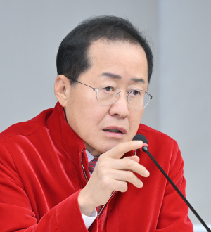 탄핵안은 헌재로  우리는 일상으로… 홍준표 대구광역시장, 간부회의 보고