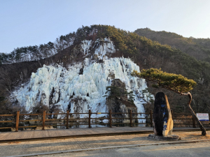 영주시 용혈폭포, 겨울철 이색 관광명소 '주목'
