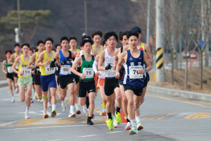 예천 도효자배 전국 중·고 단축마라톤대회… 학교 명예 걸고 한파 속 열정 질주