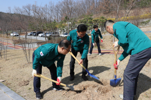 포항교육지원청, 나무심기… 자연의 가치 배우기